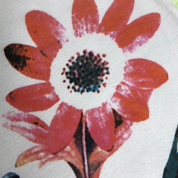 Fillity soft floral off-white t-shirt - Picture 4 of 5